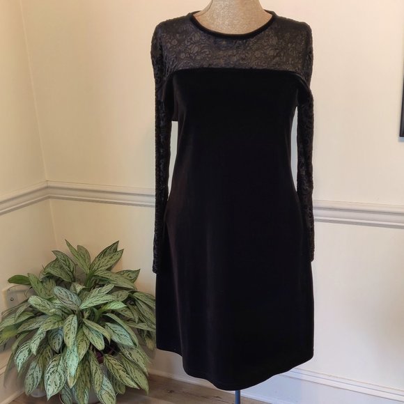 Jacqueline Ferrar Dresses & Skirts - JACQUELINE FERRAR Black Velvet Long Sleeve Dress